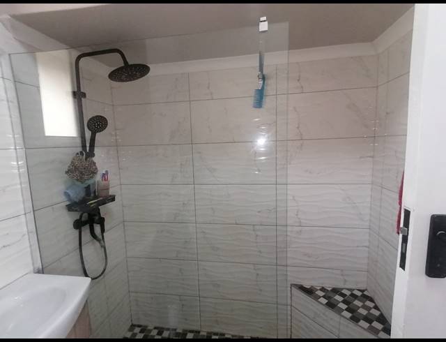 1 BEDROOM FLAT FOR SALE IN BLUFF